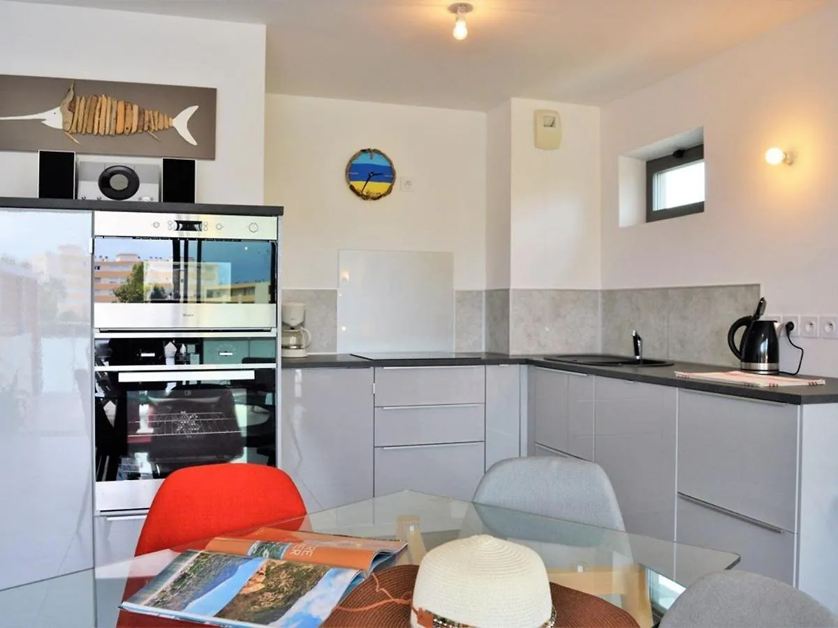 Appartement Moderne Avec Terrasse, Parking Et Proche Plage Au Lavandou - 2 Etoiles - Fr-1-251-331 Le Lavandou France